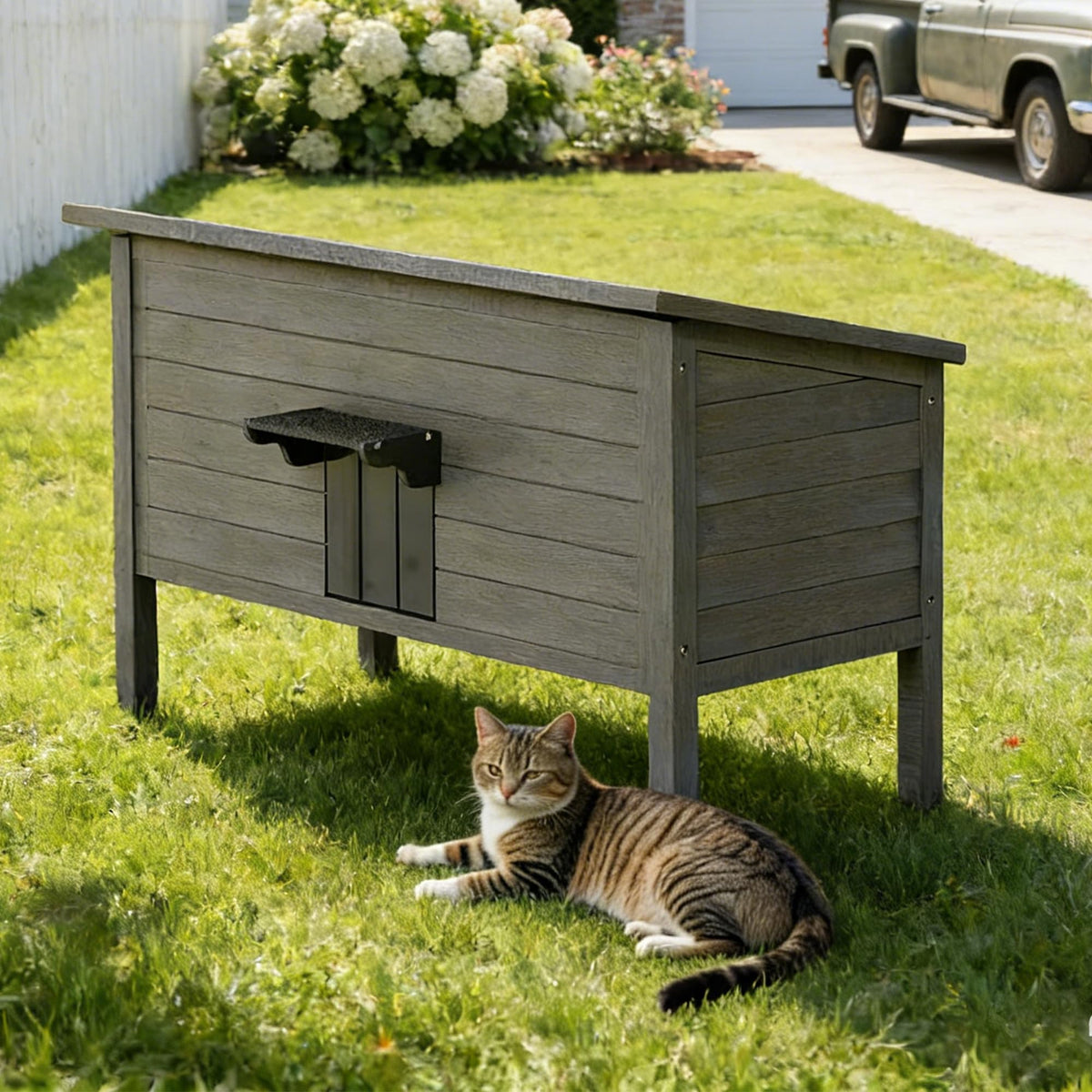 Insulated Weatherproof Wooden Outdoor Cat House T4323